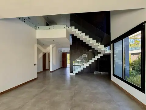 Casa en Alquiler de 4 dormitorios