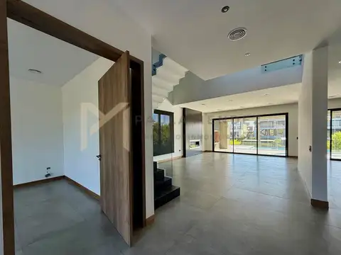 Casa 6 ambientes con 3 baños