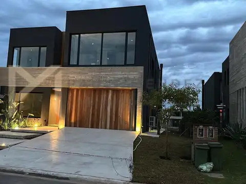 Casa en Alquiler de 4 dormitorios