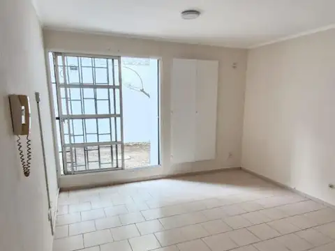 Hermoso monoambiente en Alquiler con patio