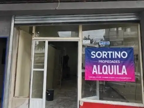 Amplio local comercial a mts de la estacion