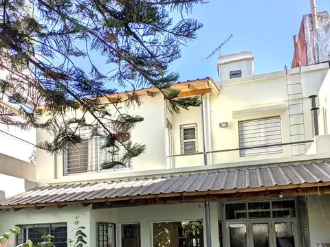 Imperdible Casa con gran jardin!!! lote gigante de 8,67 x 47,90