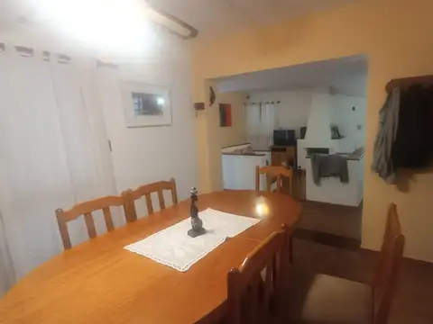 VENTA CASA 4 DORMITORIOS EN LOMAS DE SAN MARTIN