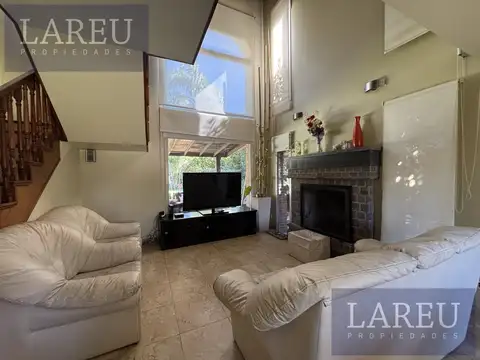 Casa 7 ambientes con 3 baños
