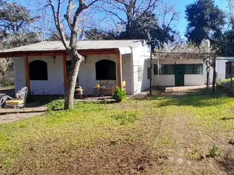 EN VENTA CASA CON GRAN TERRENO EN OLIVEROS