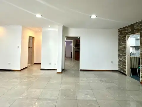 Depto Tipo Casa en Alquiler de 4 ambientes