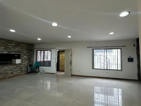 Depto Tipo Casa 4 ambientes con 2 baños