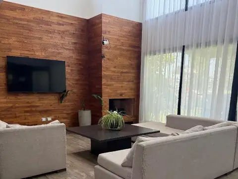 Casa en Alquiler de 4 dormitorios