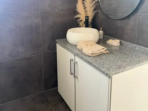 Casa en Alquiler con 4 cocheras