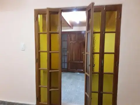 Casa 4 dorm. completa a una cuadra del río - V. Los Aromos