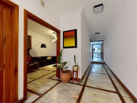 VENTA CASA 7 AMB. JARDIN Y GARAGE  - ADROGUÉ