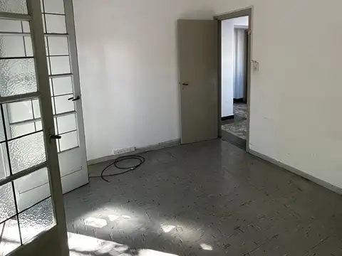 ALQUILER - 4 ambientes con patio - Liniers