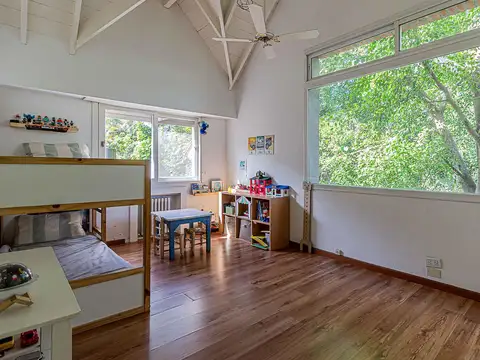 Casa 8 ambientes con 3 baños