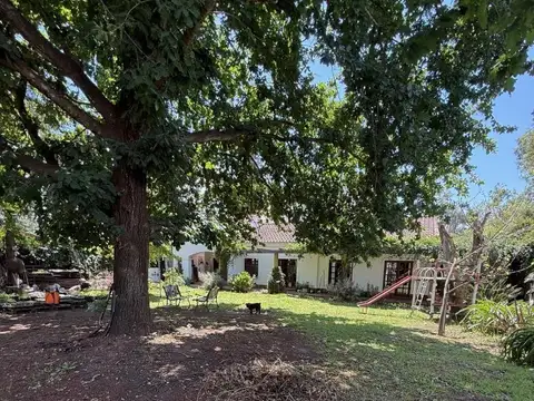 Casa en Venta con 3 cocheras