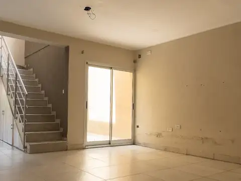 Casa en Alquiler con 1 cochera