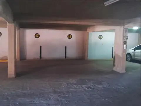 VENTA - Cochera en edificio con seguridad 24h. Centro, Rosario.
