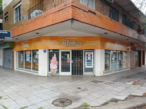 Local a la Venta Sobre Avenida Comercial