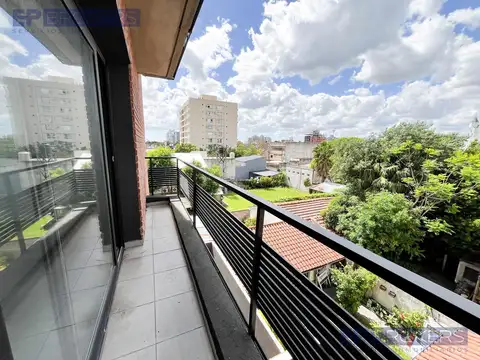Departamento 2 ambientes en venta en Ituzaingo con Balcon. Apto profesional. BAJAS EXPENSAS