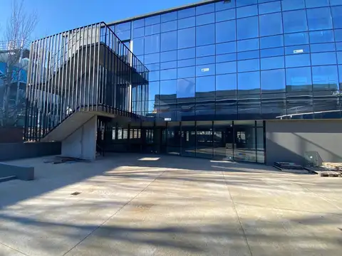 Oficina en Alquiler con 270 cocheras