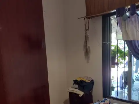 CASA 4 DORMITORIOS ENTRADA DE AUTO PASANTE