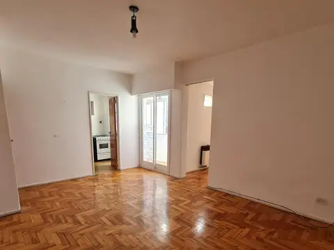 Departamento 2 ambientes con balcon lateral  