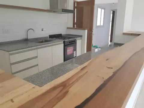 Casa 4 ambientes con 4 baños