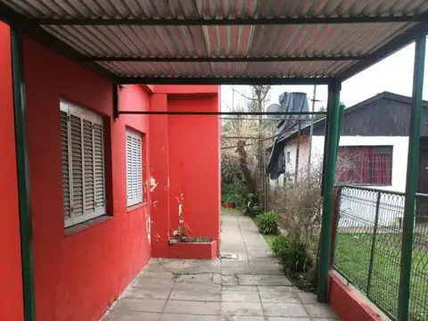 Casa 3 ambientes con 1 baño