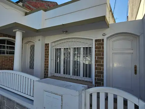 Casa en venta c/ cochera en Punta Alta