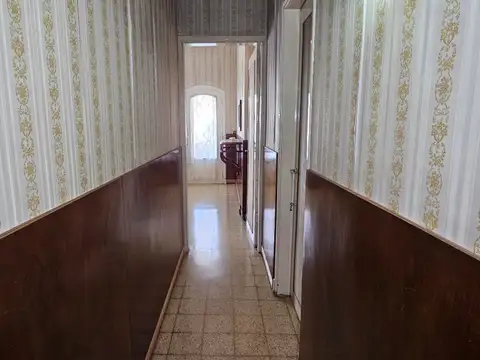 Casa 6 ambientes con 2 baños
