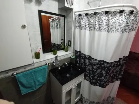 venta-casa-3 Amb.-gregorio de laferrere-patio-pileta