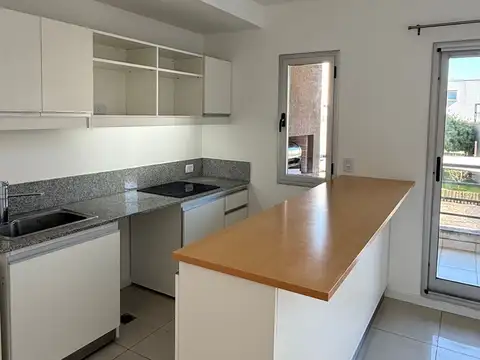 Departamento en Alquiler con 1 cocheras