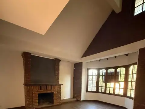 Casa 5 ambientes con 4 baños