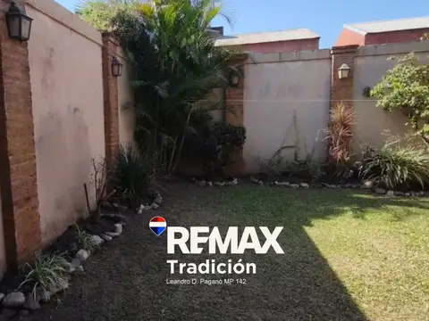 VENTA CASA 2 PLANTAS  3 DORMITORIOS MACROCENTRO