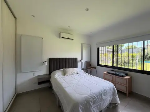 Casa en Alquiler con 4 cocheras