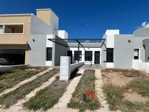 Casa 3 ambientes con 2 baños
