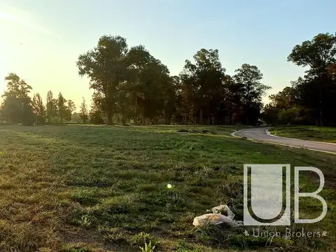 EXCELENTE LOTE EN ETAPA 2 CON FONDO AL GOLF EN  PINARES COUNTRY CLUB 