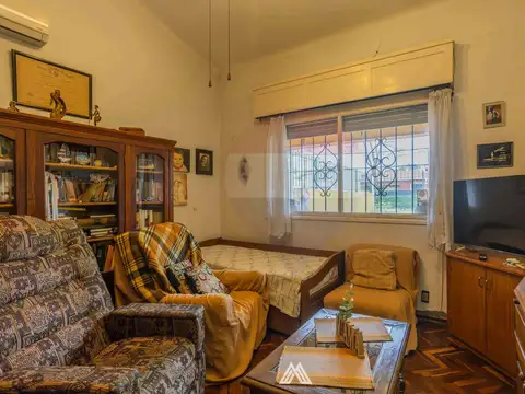 Venta Casa y 2 Apartamentos en gran terreno Malvin