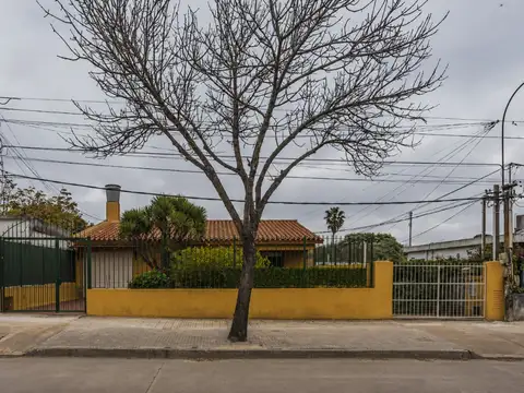 Venta Casa y 2 Apartamentos en gran terreno Malvin
