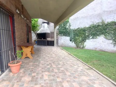 Casa 5 ambientes con 1 baño