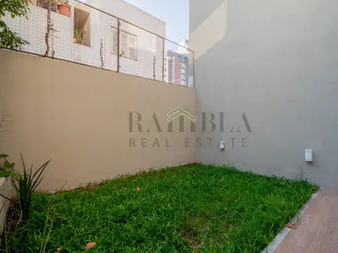 Depto Tipo Casa en Venta con 1 cocheras