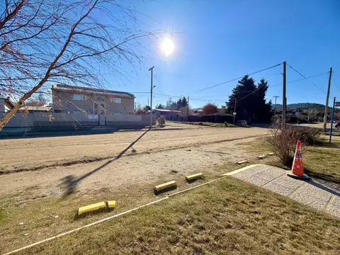 Local en "Complejo Comercial" sobre Av. principal de Dina Huapi, de aproximadamente 15 m2.