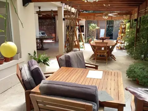 Casa en Venta con 3 cocheras