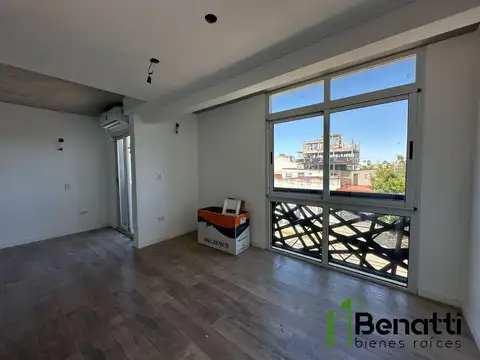 Av. General Enrique Mosconi 900, Piso 2