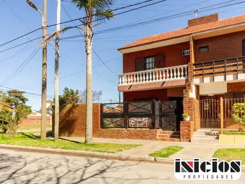 Tríplex: Catamarca Nº 506 Esq. Candiotti - Mar de Ajo - C1012