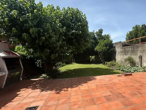 Venta casa 3 amb. jardin Villa Tesei