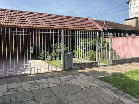 Venta casa 3 amb. jardin Villa Tesei