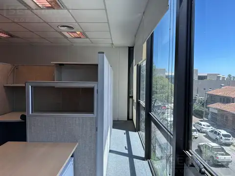 Oficina en alquiler en planta baja de 278m2 con 5 cocheras en Martínez