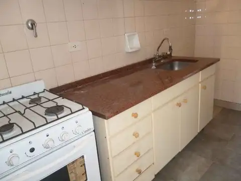 Alq Monoambiente divisible Apto/Prof. Balcón.