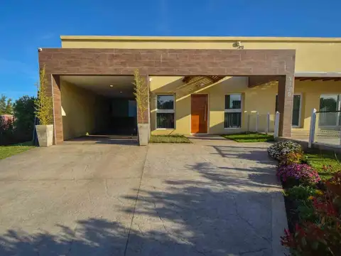 Casa en Venta con 1 cochera