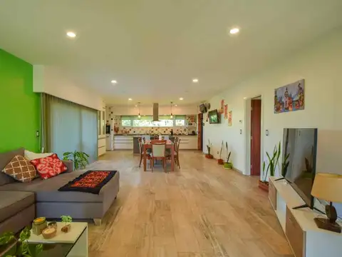 VENTA CASA 3 AMB. CON PILETA BARRIO LA AURELIA